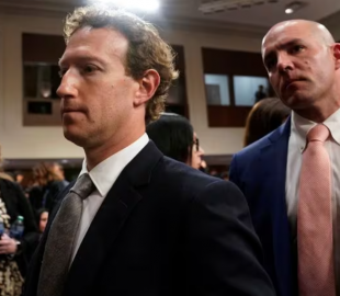 Цукерберг вибачився перед батьками на слуханнях у Сенаті США 