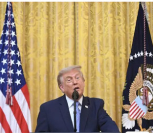 «Набридло»: Трамп оголосив про заборону трьом великим ЗМІ доступу до Білого дому
