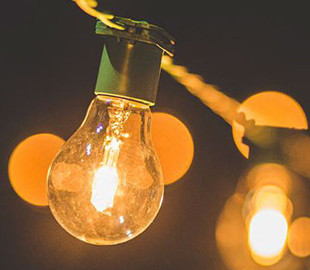 Группа учёных изобрела материал для питания электроники от источников света внутри помещений