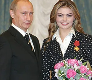 Из российских реестров удалили все упоминания о холдинге "любовницы Путина" Кабаевой: она попала под санкции