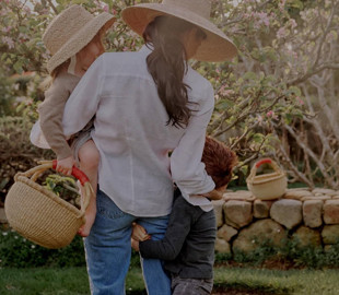 Герцогиня Меган Маркл виклала рідкісне фото сина і привітала його з днем народження