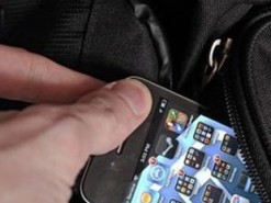 В Украине воры устроили массовую охоту на дорогие телефоны