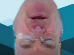 Американский конгрессмен во время онлайн-слушаний выступал вниз головой