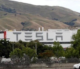 На Tesla снова подали в суд из-за расовой дискриминации и притеснения сотрудников