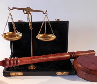 Американский суд отклонил коллективный иск, обвинявший Apple в недобросовестной рекламе водонепроницаемости iPhone