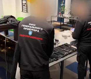 Правоохоронці викрили мережу із 27 шахрайських кол-центрів у Києві та Одесі