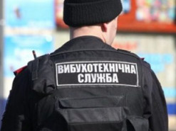 Одесские правоохранители проверяют информацию о заминировании нескольких административных зданий и парка