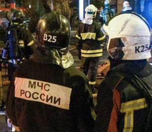У РФ після атаки дронів тільки на другу добу загасили нафтобазу