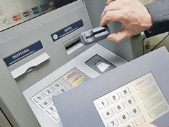 25-летнюю киевлянку взяли с бандой скиммеров на грабеже банковских карт