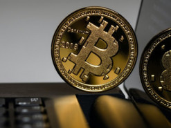 Тотальное регулирование и коррекция биткоина: эксперты дали прогнозы на 2021 год