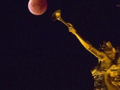 Затмение Луны заставило YouTube-проповедников уверовать в конец света