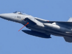 Складна інженерія: як працюють рухомі повітрозабірники на винищувачі F-15