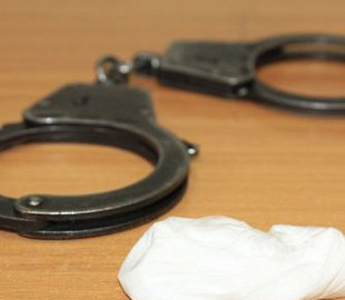 В Україні судили наркокур’єра, який маскував "товар" в посилках з одягом та іграшками