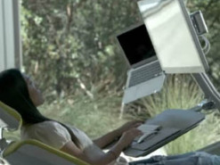 Работать лежа полезнее: В США изобрели необычное офисное кресло