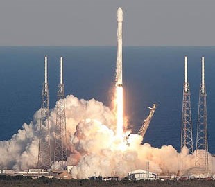 Falcon 9 с индонезийским спутником успешно стартовала с мыса Канаверал
