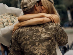 Актор Максим Девізоров приїхав з передової, щоб одружитися: фото молодят зворушують до сліз