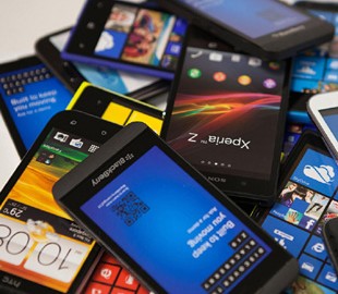 Во Франции предложили отказаться от «смартфонов»