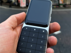 Кнопкові телефони повертаються: чому Android-моделі знову в тренді