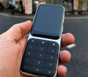 Кнопкові телефони повертаються: чому Android-моделі знову в тренді