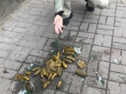 У Києві жінка збила ворожий дрон банкою огірків – соцмережі