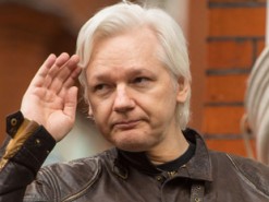 Джулиан Ассанж получил новый паспорт