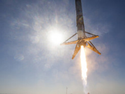 SpaceX в декабре планирует отправить в космос грузовой корабль и три спутника