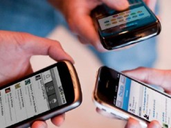 Причиной всплеска подростковой депрессии и самоубийств назвали смартфоны