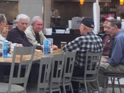 Пожилой мужчина увидел себя в меме и пришел в ярость