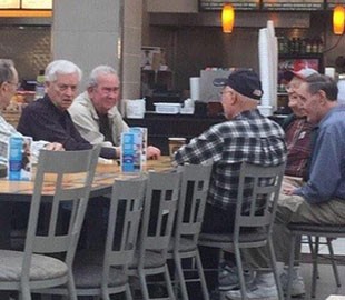 Пожилой мужчина увидел себя в меме и пришел в ярость