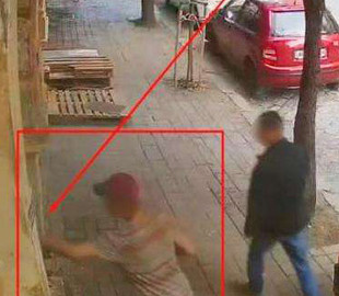 Раніше судимий чернівчанин поцупив телефон у волонтерки