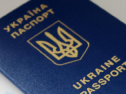 Мешканці росії у китайському інтернет-магазині почали купувати обкладинки на паспорт з українською символікою