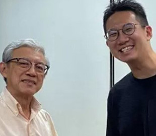 Вчитель через 20 років повернув учню конфісковане тамагочі