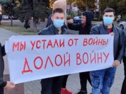 "В военкомат и на ноль – мины искать": украинцев насмешил митинг молодежи "против войны" в Николаеве