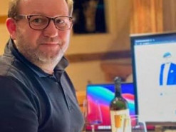 В Германии парикмахер продал на аукционе запись на первую стрижку после локдауна за 422 €