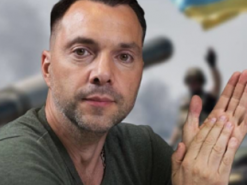 У "ДНР" відкрили кримінальну справу проти Арестовича, той жваво відреагував: “А чого ти досяг?”