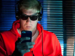 Шахраї зламують сторінки у Facebook: як захиститися