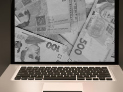 "Перейшов за посиланням і втратив гроші". На Сумщині розслідують шахрайство