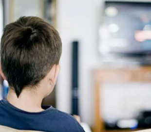 Директор львовской школы запретил ученикам смотреть онлайн-уроки по телевизору