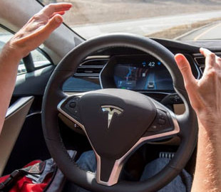 Tesla обвинили в тестировании незавершённых технологий автономного вождения на своих пользователях