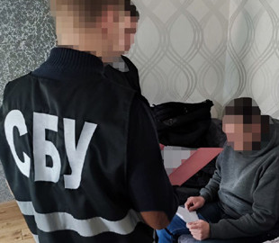 СБУ викрила шахрая, який виманював у громадян гроші під приводом благодійної допомоги для ЗСУ