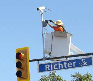 Хакер попытался обмануть дорожные камеры и получил штраф на 12 тысяч долларов