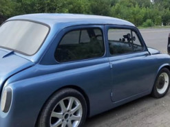 Самодельный электрический горбатый Запорожец оказался быстрее Tesla