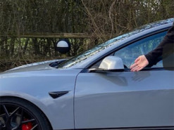 Tesla Model 3 заставили звучать как Lamborghini