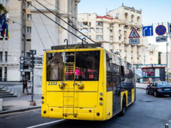 КМДА залишила чинною вимогу виходити з громадського транспорту під час повітряної тривоги