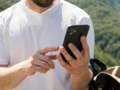 Туристка показала додаток, який замінює сім-карту за кордоном