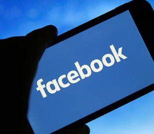 В работе Facebook произошел сбой