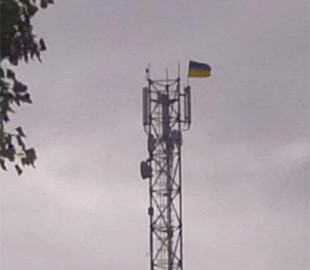 Над ще одним селом у Луганській області підняли прапор: голова ОВА показав фото