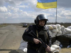 Перевірки на блокпостах. В Мінюсті пояснили, чи законні огляд речей, перевірка телефону та вручення повісток