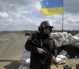 Перевірки на блокпостах. В Мінюсті пояснили, чи законні огляд речей, перевірка телефону та вручення повісток