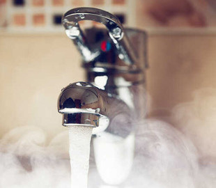 У Києві масово відключили гарячу воду та опалення: список адрес